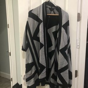 MISSIMO BLACK AND GRAY GEOMETRIC CARDIGAN SWEATER